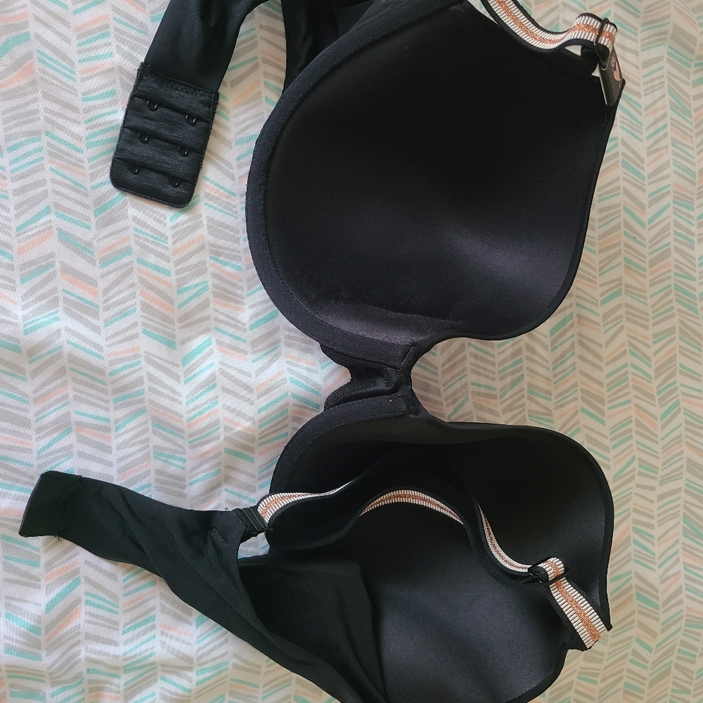 38C Victoria's Seceret Bra - Picture 3 of 3